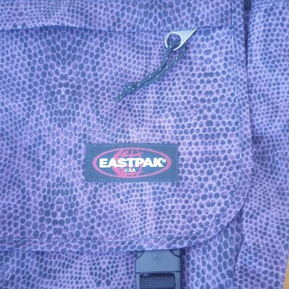 Eastpak-Delegate Ek076 purple and black snake skin pattern 20L shoulder bag -NWT - Picture 7 of 9